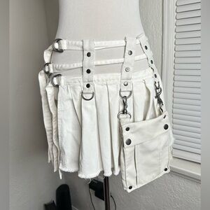 FLAMING MAZE PLEATED SKIRT